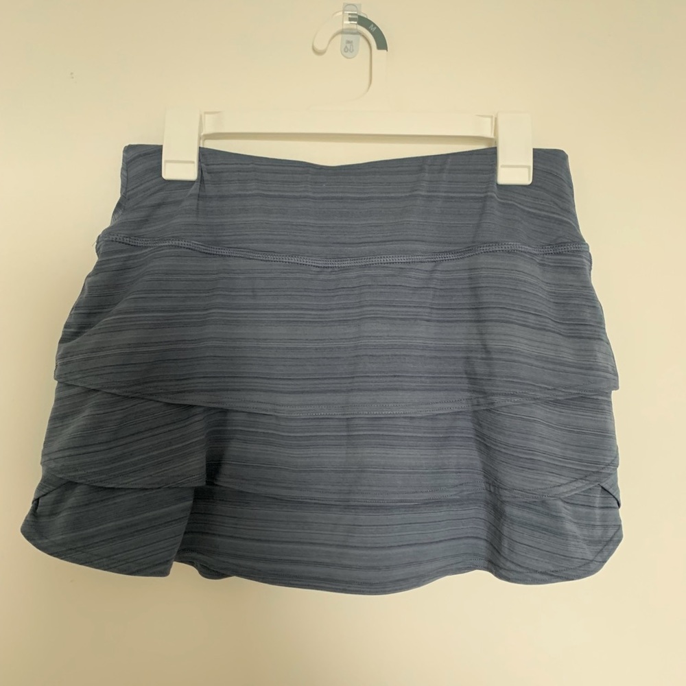 ATHLETA ruffled tennis skirt w/ built in spandex